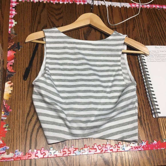 NWOT White and Gray Crop Top - Picture 3 of 4